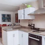 Espacioso Apartamento De 2 Habitaciones Con Excelente Vista Al Mar.